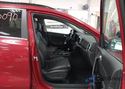 2020 Kia Sportage Ex z USA, uszkodzony, nr VIN KNDPNCAC5L7643806